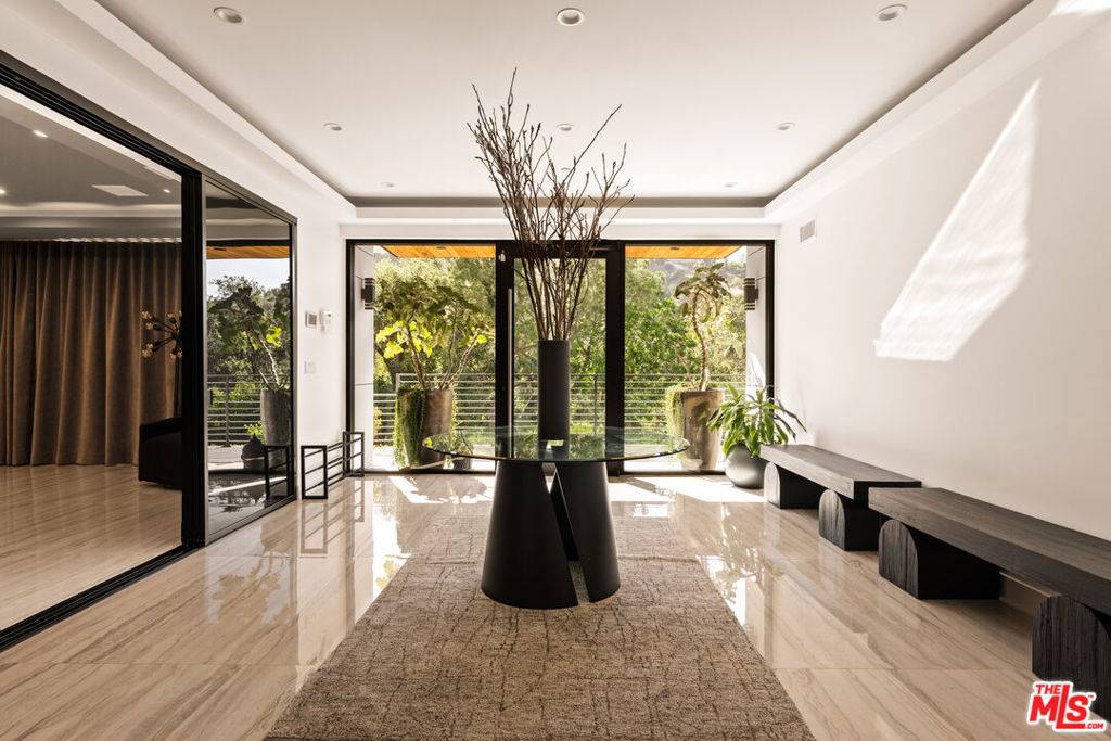 Sherman Oaks, CA 91423,3820 Knobhill DR