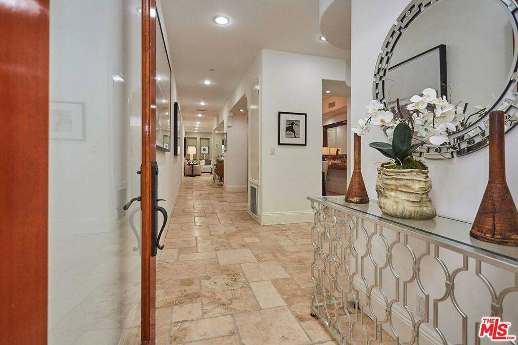 Pacific Palisades, CA 90272,16123 W SUNSET BLVD #203