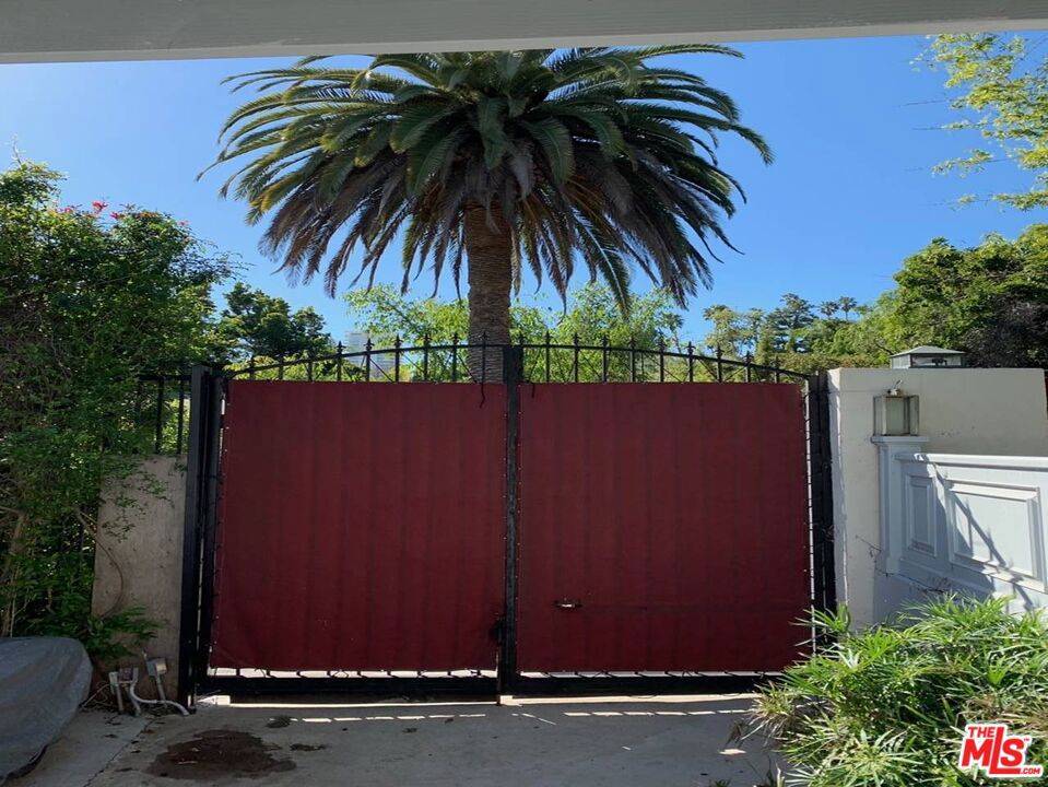 Los Angeles, CA 90069,1215 Hilldale Ave
