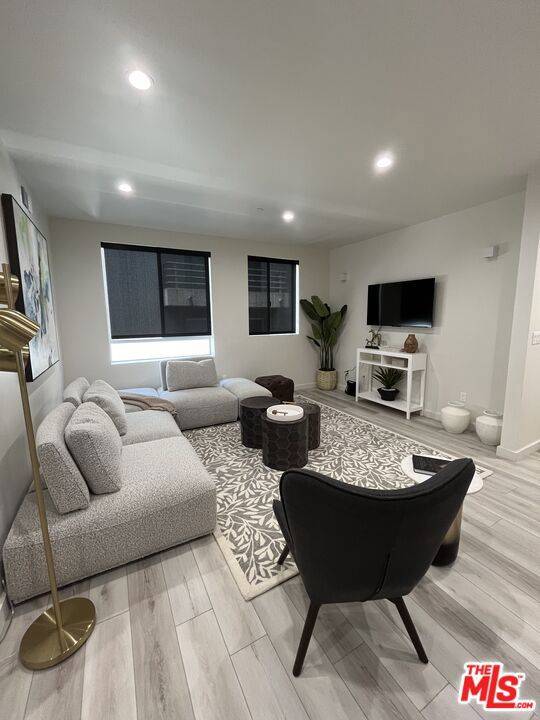 Los Angeles, CA 90048,124 S Croft AVE #302