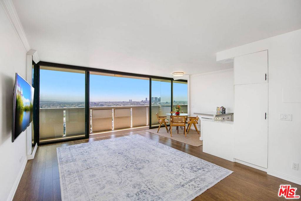 West Hollywood, CA 90069,8787 Shoreham DR #1008