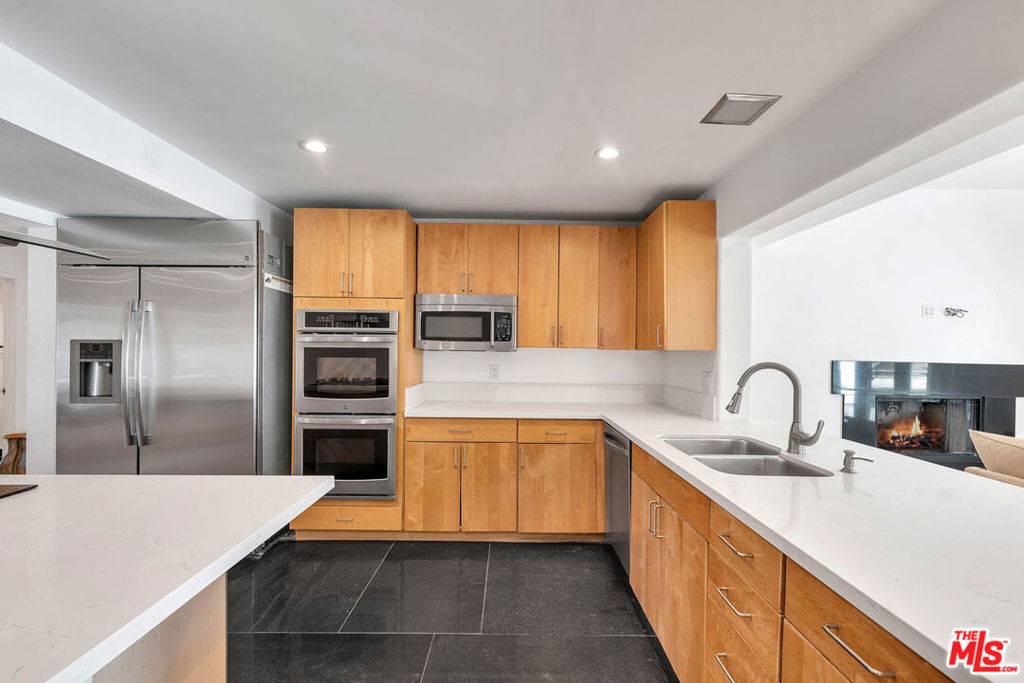 Woodland Hills, CA 91367,5890 Fairhaven AVE