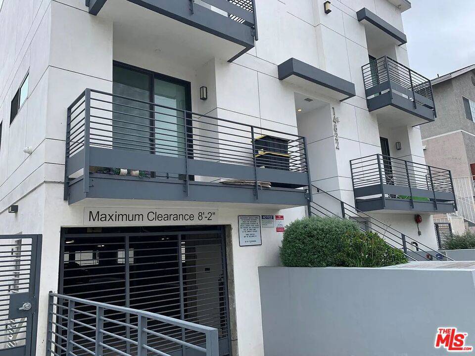 Sherman Oaks, CA 91403,14822 Magnolia BLVD