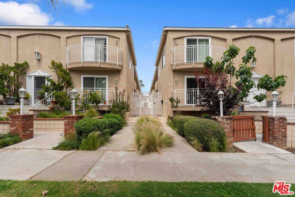 Santa Monica, CA 90403,933 11th ST #21