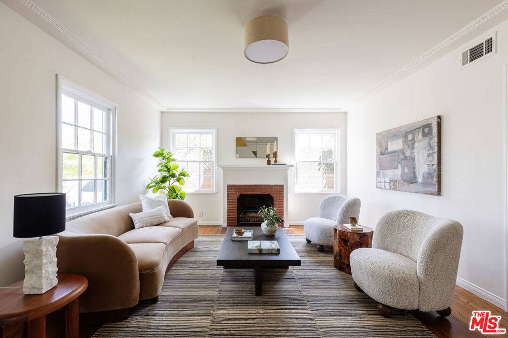 Los Angeles, CA 90034,3103 Oakhurst AVE