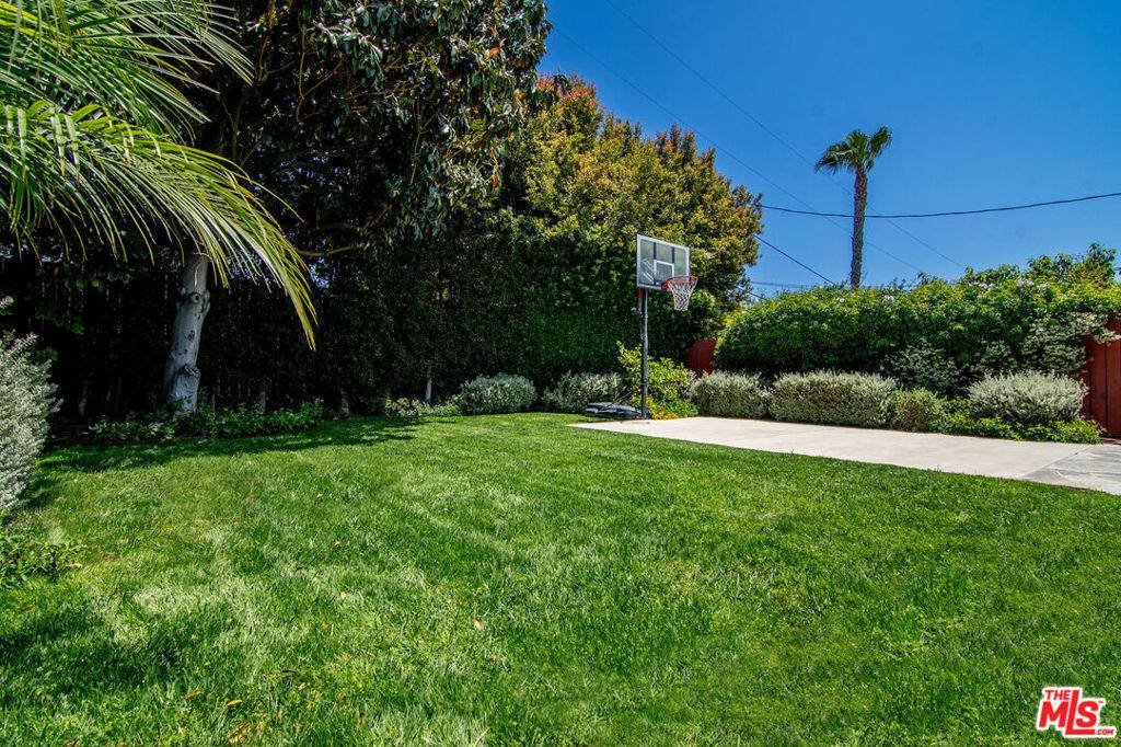 Los Angeles, CA 90034,9039 David AVE