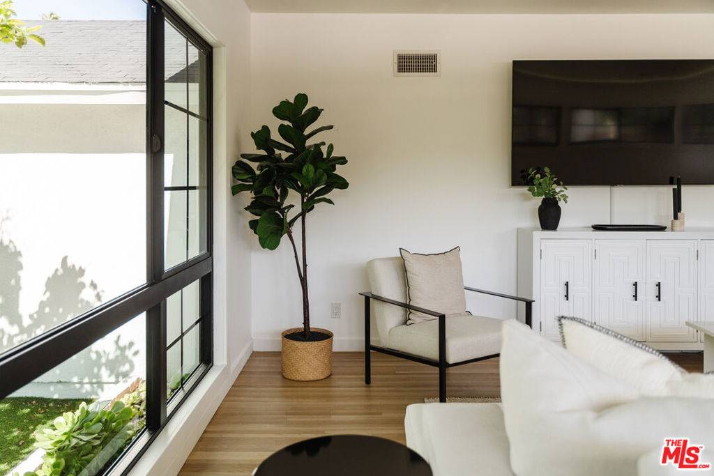 Sherman Oaks, CA 91423,4800 Mary Ellen AVE