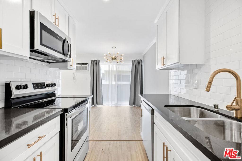 West Hollywood, CA 90069,960 Larrabee ST #214
