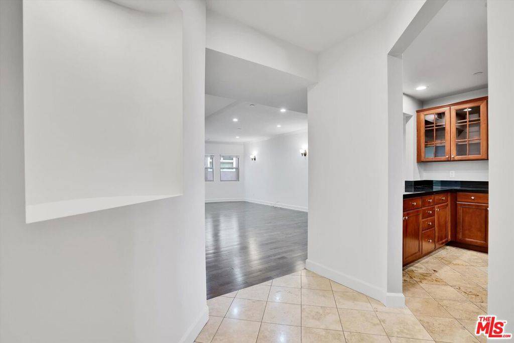 Los Angeles, CA 90025,1522 Amherst AVE #202