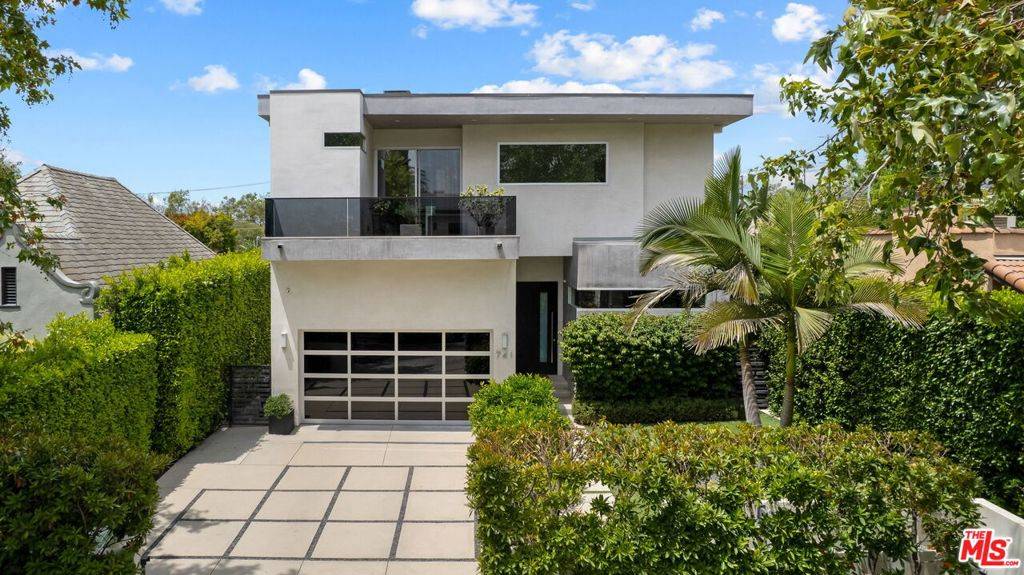 Los Angeles, CA 90046,741 N Fuller AVE