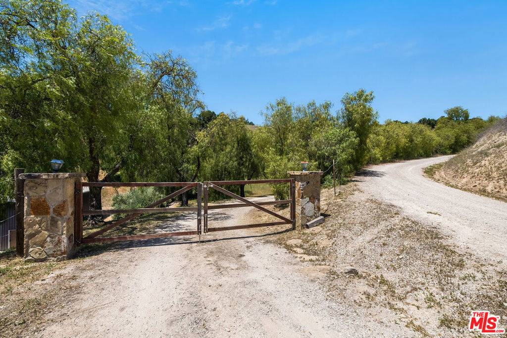 Santa Ynez, CA 93460,3333 Long Valley RD