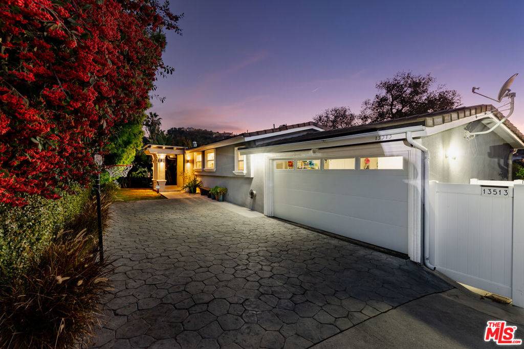 Sherman Oaks, CA 91423,13513 Cheltenham DR