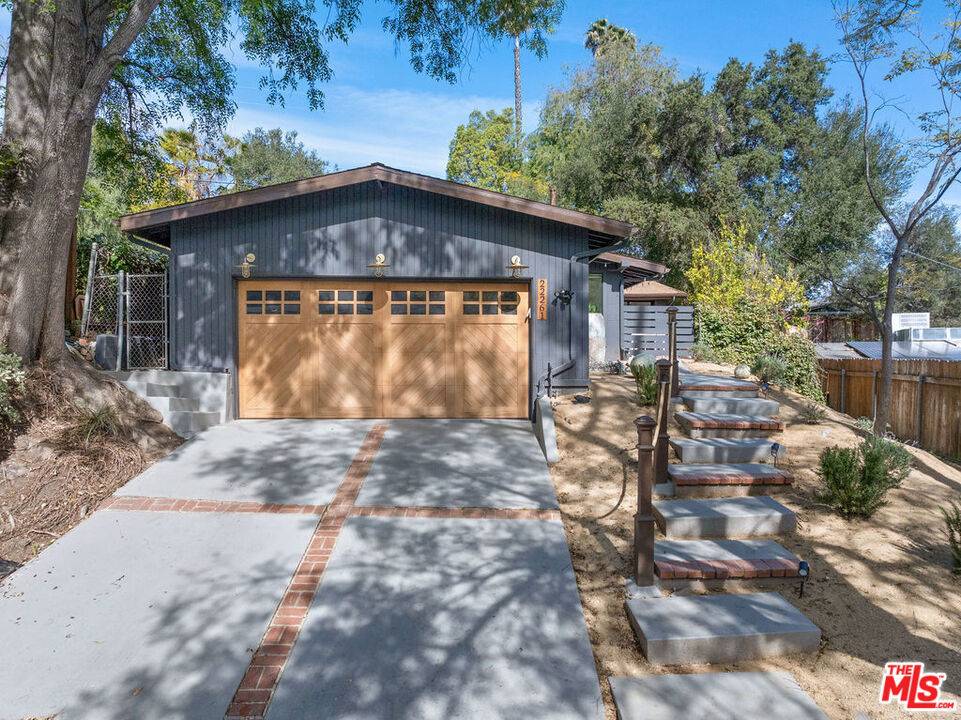 Woodland Hills, CA 91364,22261 Ybarra RD