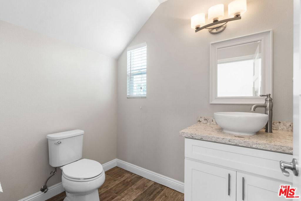 1529 Patricia AVE #6 Simi Valley, CA 93065