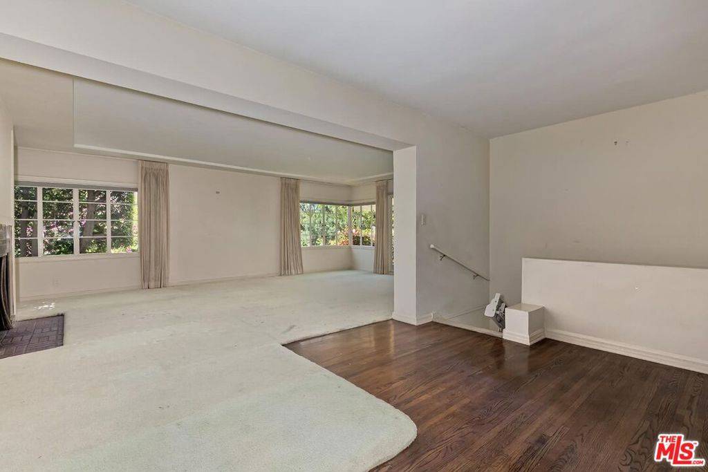 Los Angeles, CA 90069,1591 Sunset Plaza DR