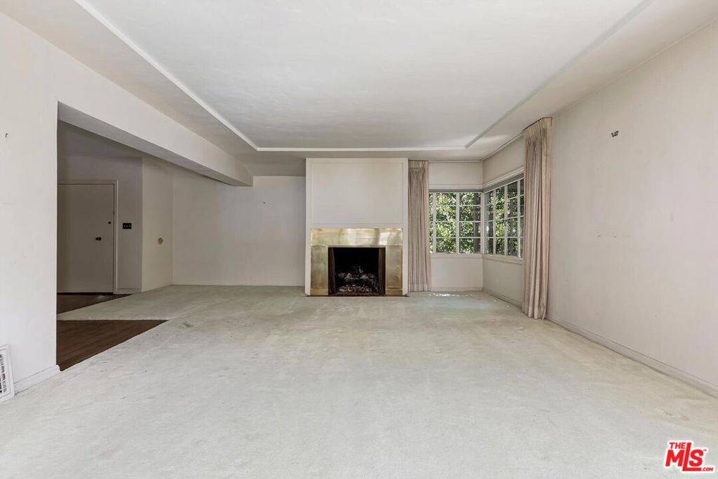 Los Angeles, CA 90069,1591 Sunset Plaza DR