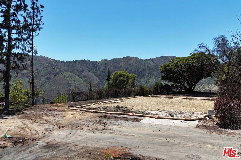 Pacific Palisades, CA 90272,17138 Avenida De La Herradura