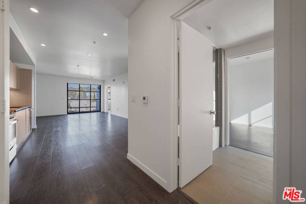 Los Angeles, CA 90028,5800 Harold WAY #213