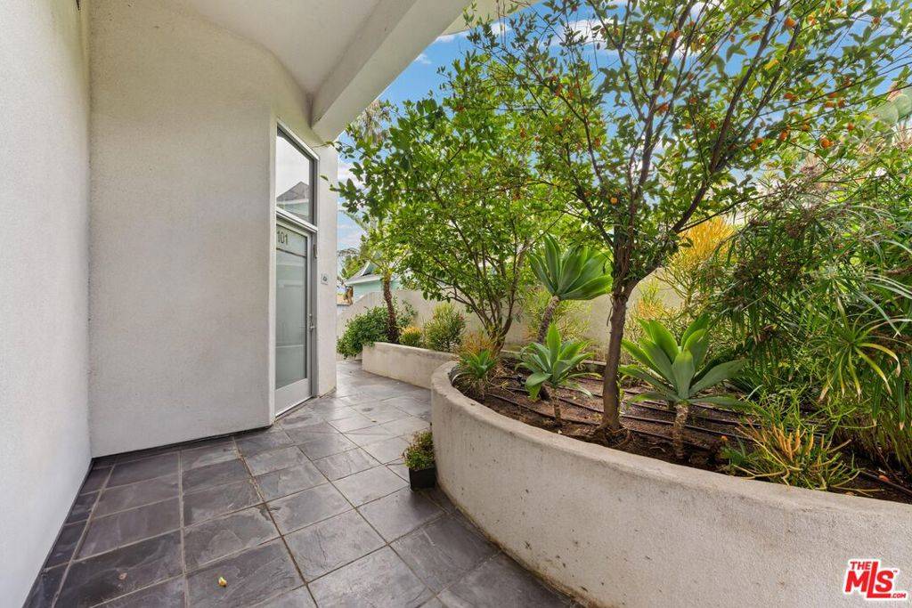 West Hollywood, CA 90069,8703 W West Knoll DR #101