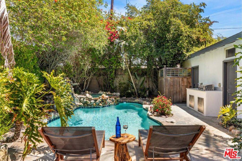 North Hollywood, CA 91601,4940 Arcola AVE