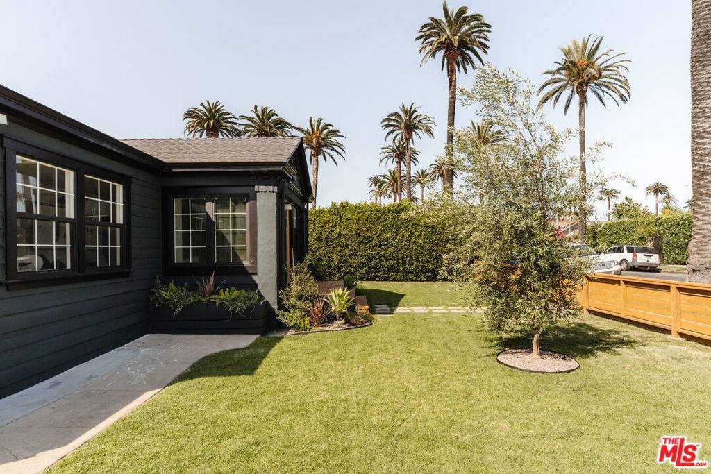 Los Angeles, CA 90016,2709 S Harcourt AVE