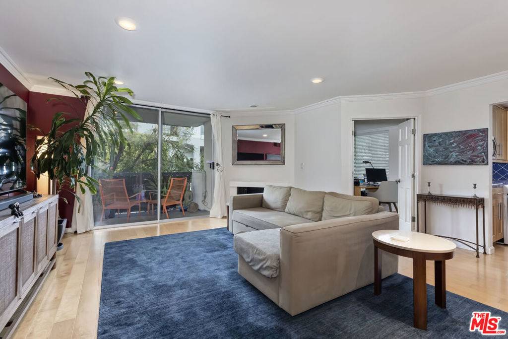 West Hollywood, CA 90069,8530 Holloway DR #315