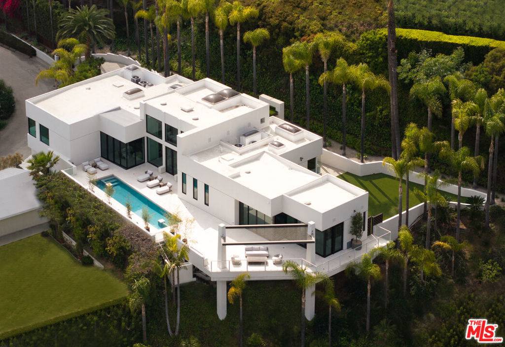 Los Angeles, CA 90069,9405 Sierra Mar PL
