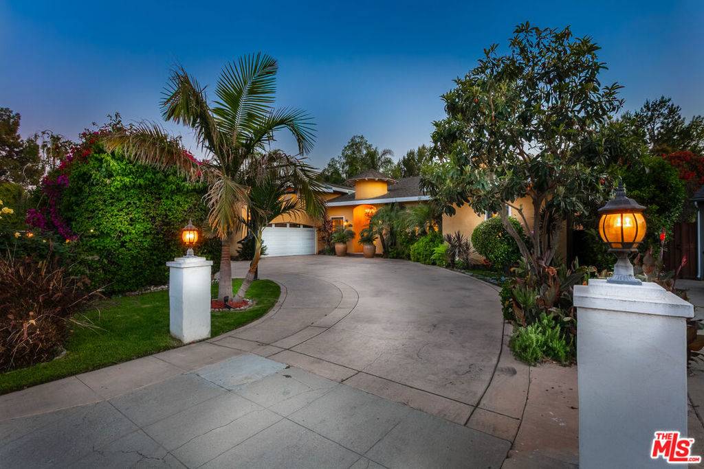 Valley Glen, CA 91401,5865 Hillview Park AVE