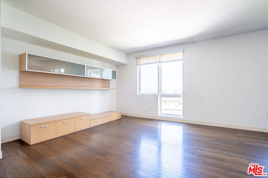 Los Angeles, CA 90017,1234 Wilshire BLVD #413