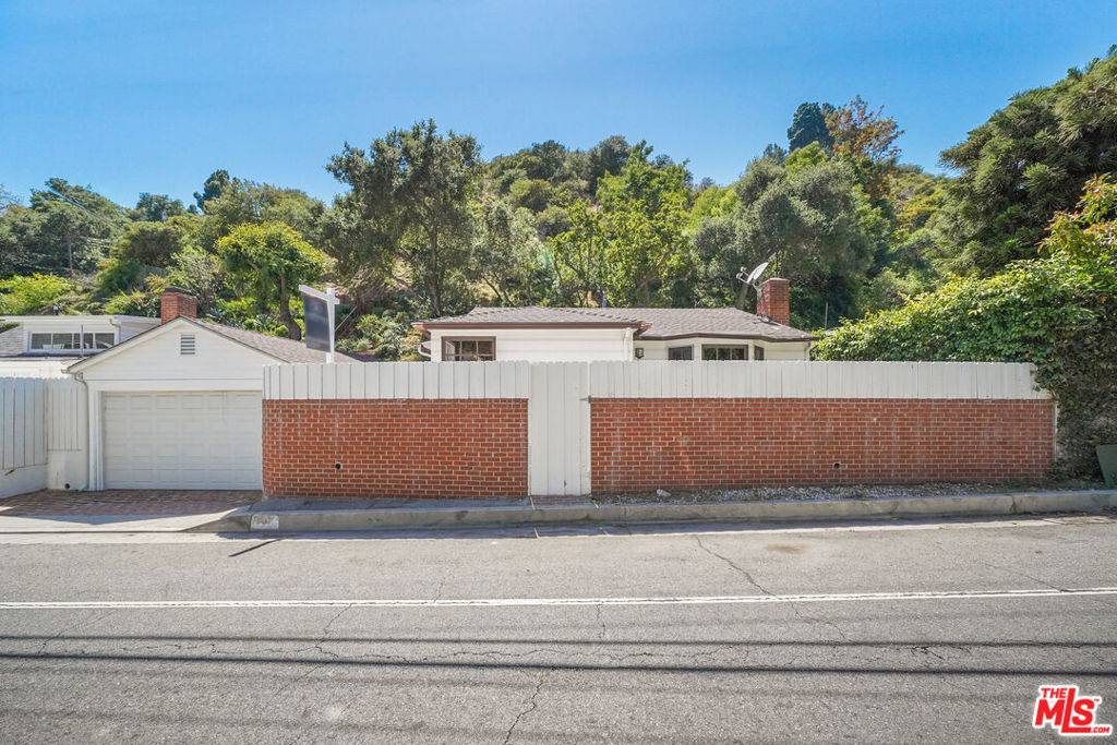 Los Angeles, CA 90077,851 N Beverly Glen BLVD