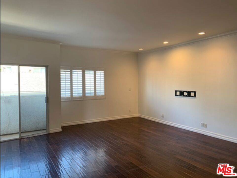 Los Angeles, CA 90049,11822 Goshen AVE #201