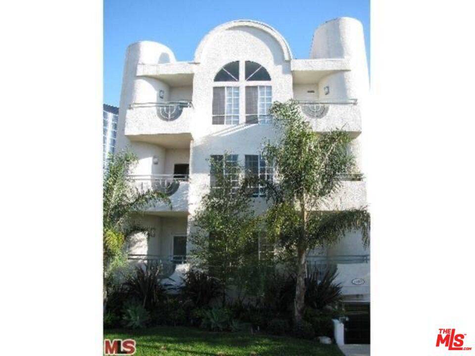 Los Angeles, CA 90049,11822 Goshen AVE #201