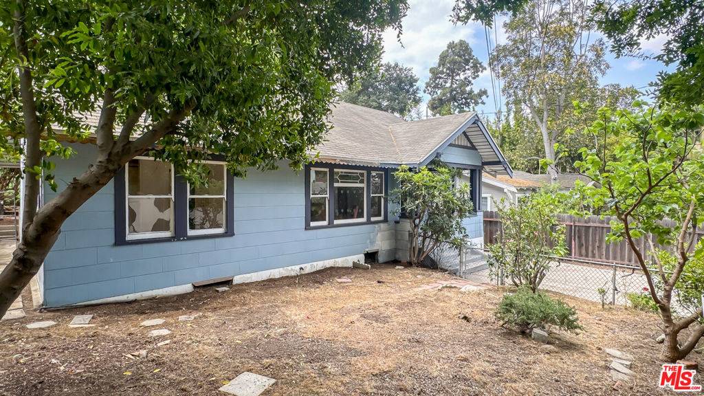 Los Angeles, CA 90068,2540 Glen Green ST