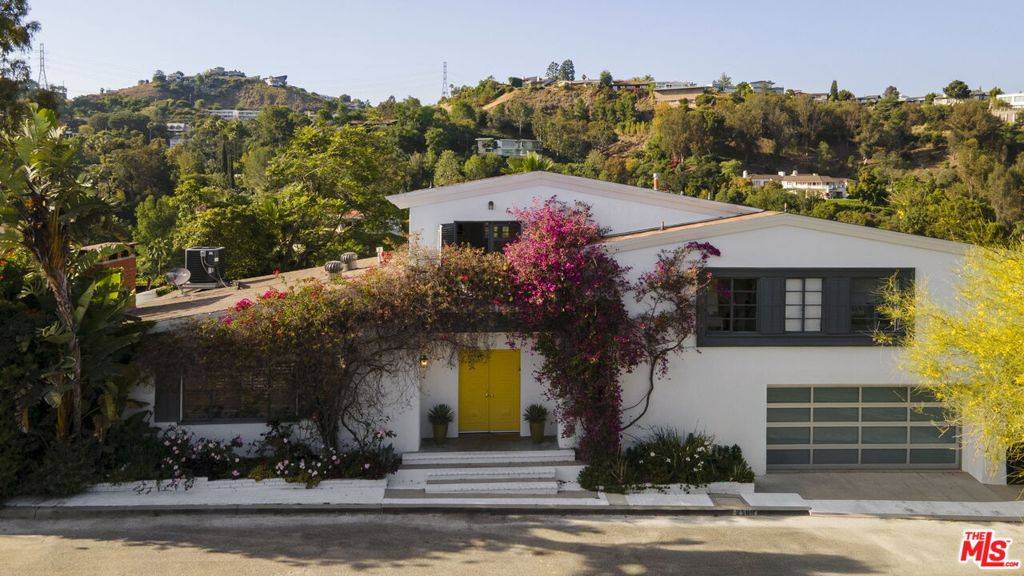 Los Angeles, CA 90068,2500 Carman Crest DR