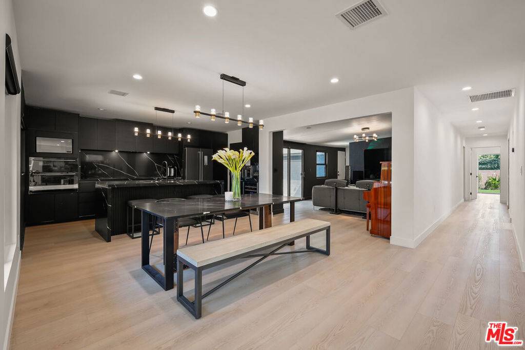 Santa Monica, CA 90404,3350 Virginia AVE