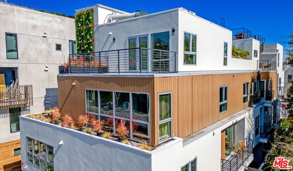West Hollywood, CA 90046,1236 Fairfax AVE #3