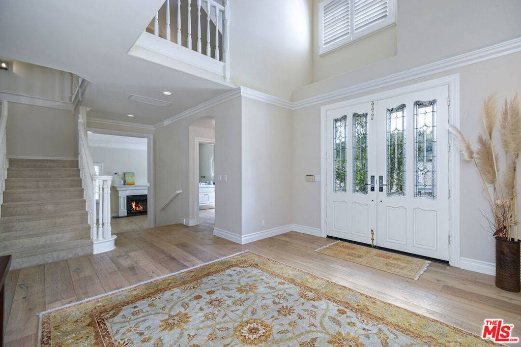 Thousand Oaks, CA 91362,5449 S Rim ST