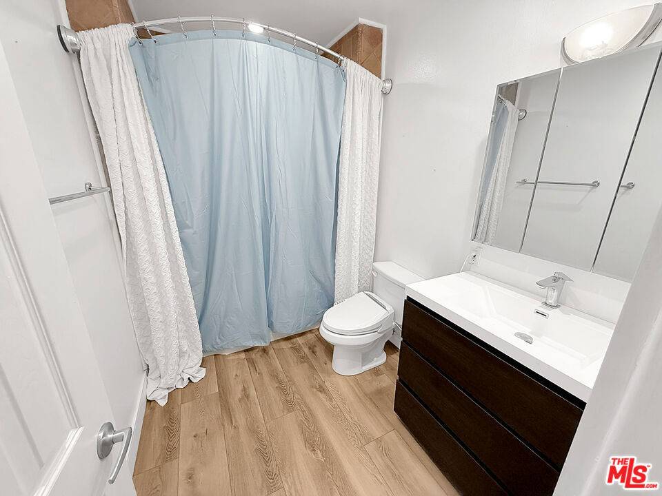 North Hollywood, CA 91606,6462 Teesdale AVE