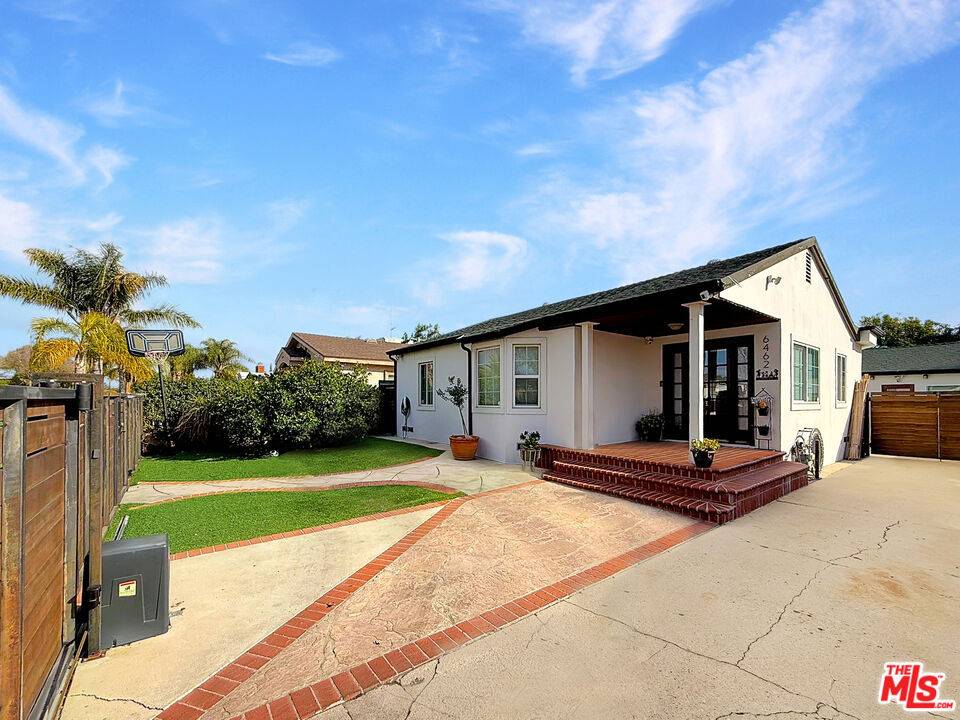 North Hollywood, CA 91606,6462 Teesdale AVE