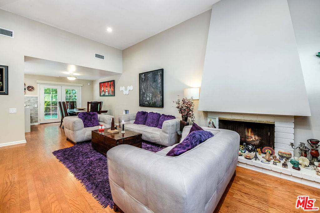 Encino, CA 91436,17121 Escalon DR