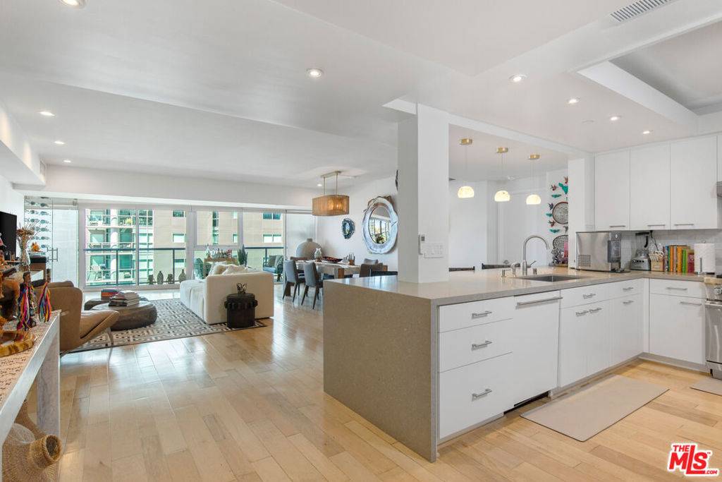 Marina Del Rey, CA 90292,13600 MARINA POINTE DR #812