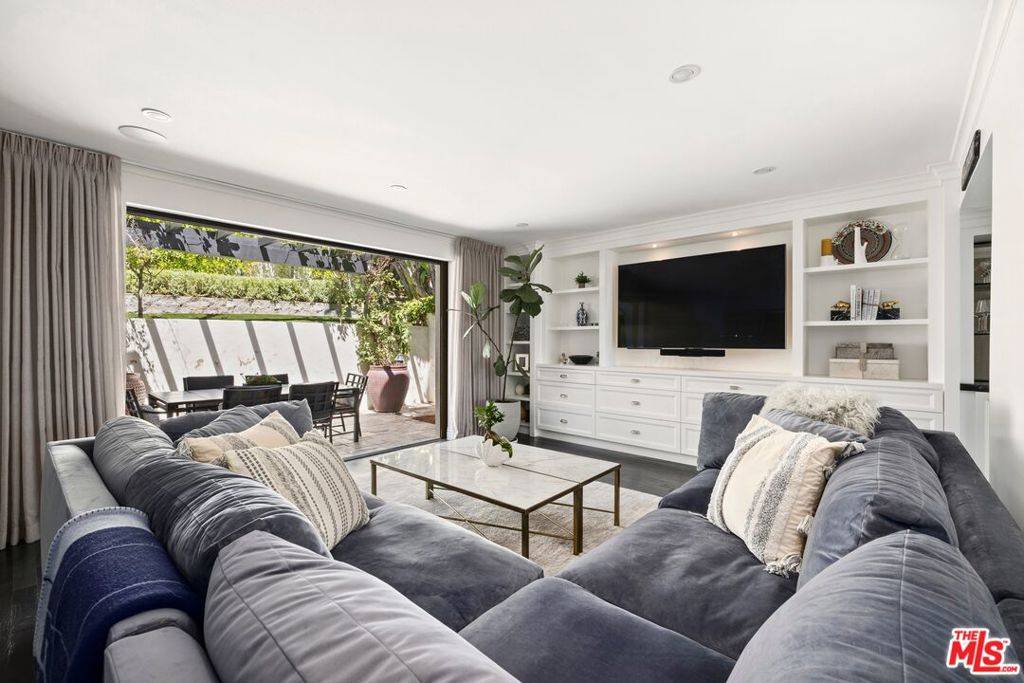 West Hollywood, CA 90069,1472 N Kings RD
