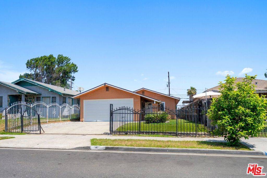Los Angeles, CA 90044,1231 W 87th ST