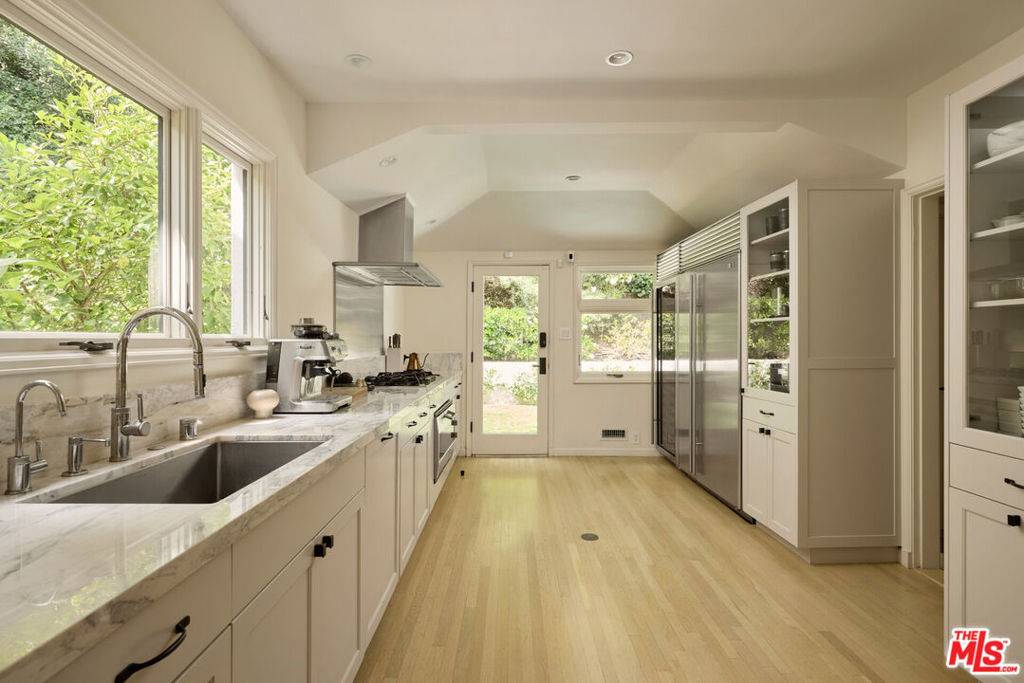 Los Angeles, CA 90077,10660 Somma WAY