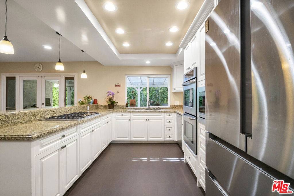 Calabasas, CA 91302,4221 Balcony DR
