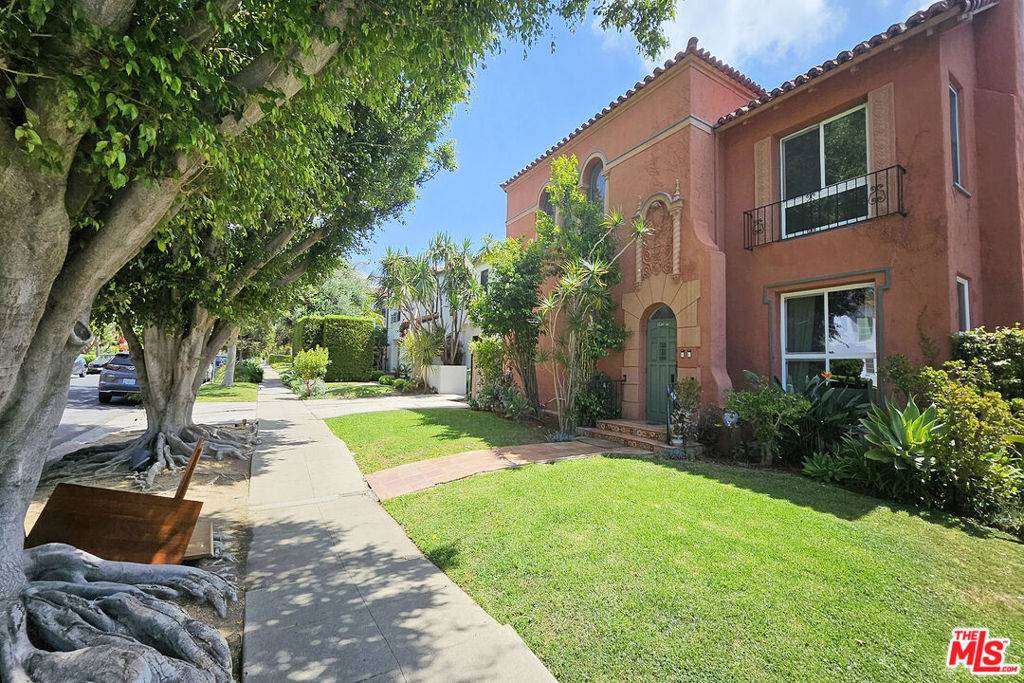 Los Angeles, CA 90035,1152 S Hayworth AVE