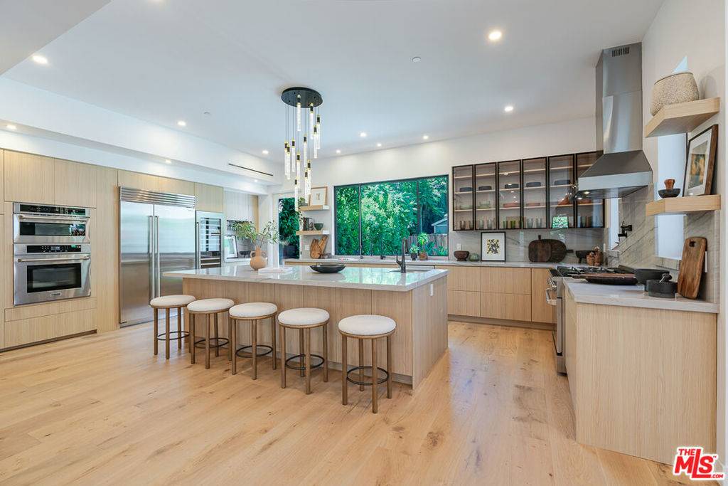Valley Village, CA 91601,11559 La Maida ST