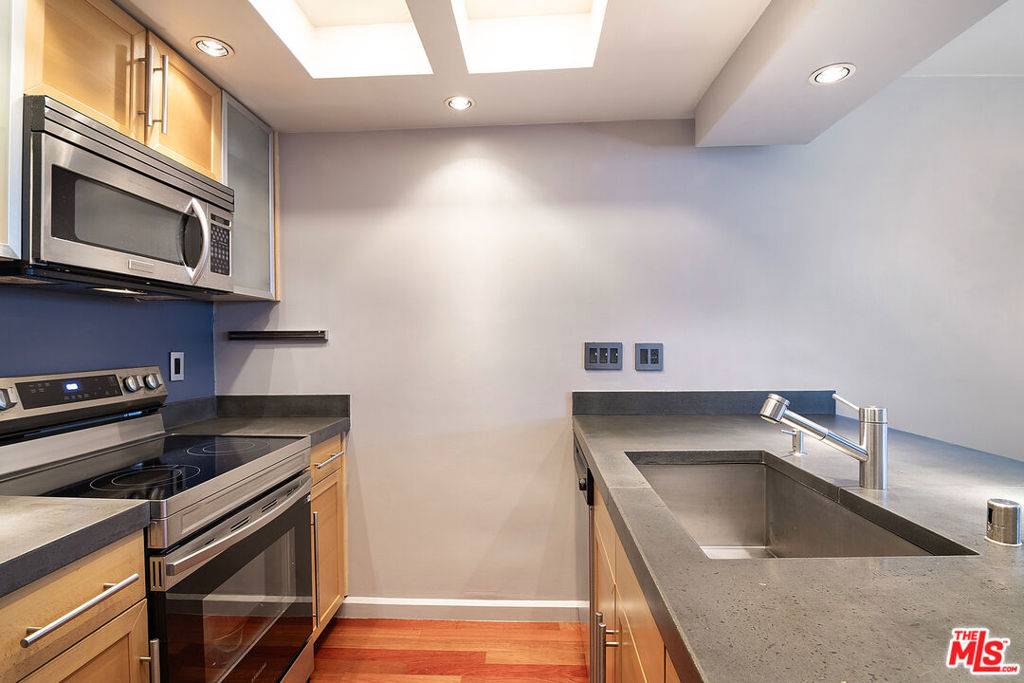 740 N Kings RD #320 West Hollywood, CA 90069