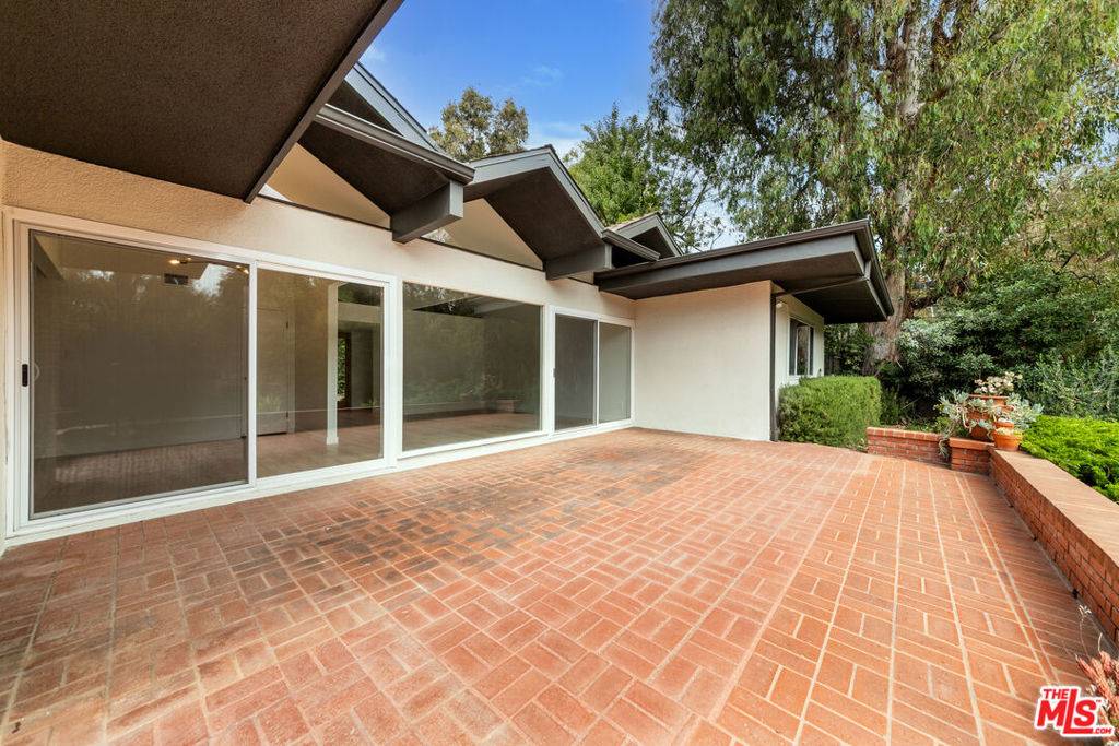 Los Angeles, CA 90049,656 N Bonhill RD