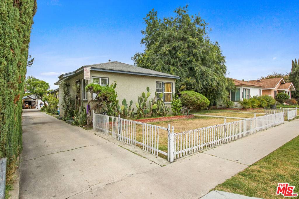 Lynwood, CA 90262,3601 Los Flores BLVD